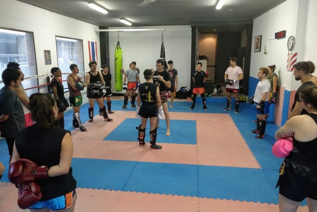 Los mejores instructores para aprender kick boxing.